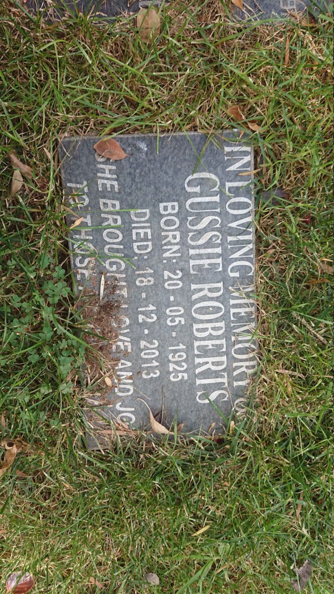 ROBERTS Gussie 1925-2013