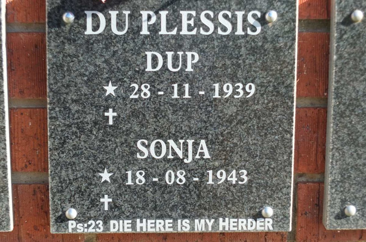 PLESSIS Dup, du 1939- &amp; Sonja 1943-