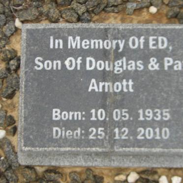 ARNOTT Ed 1935-2010