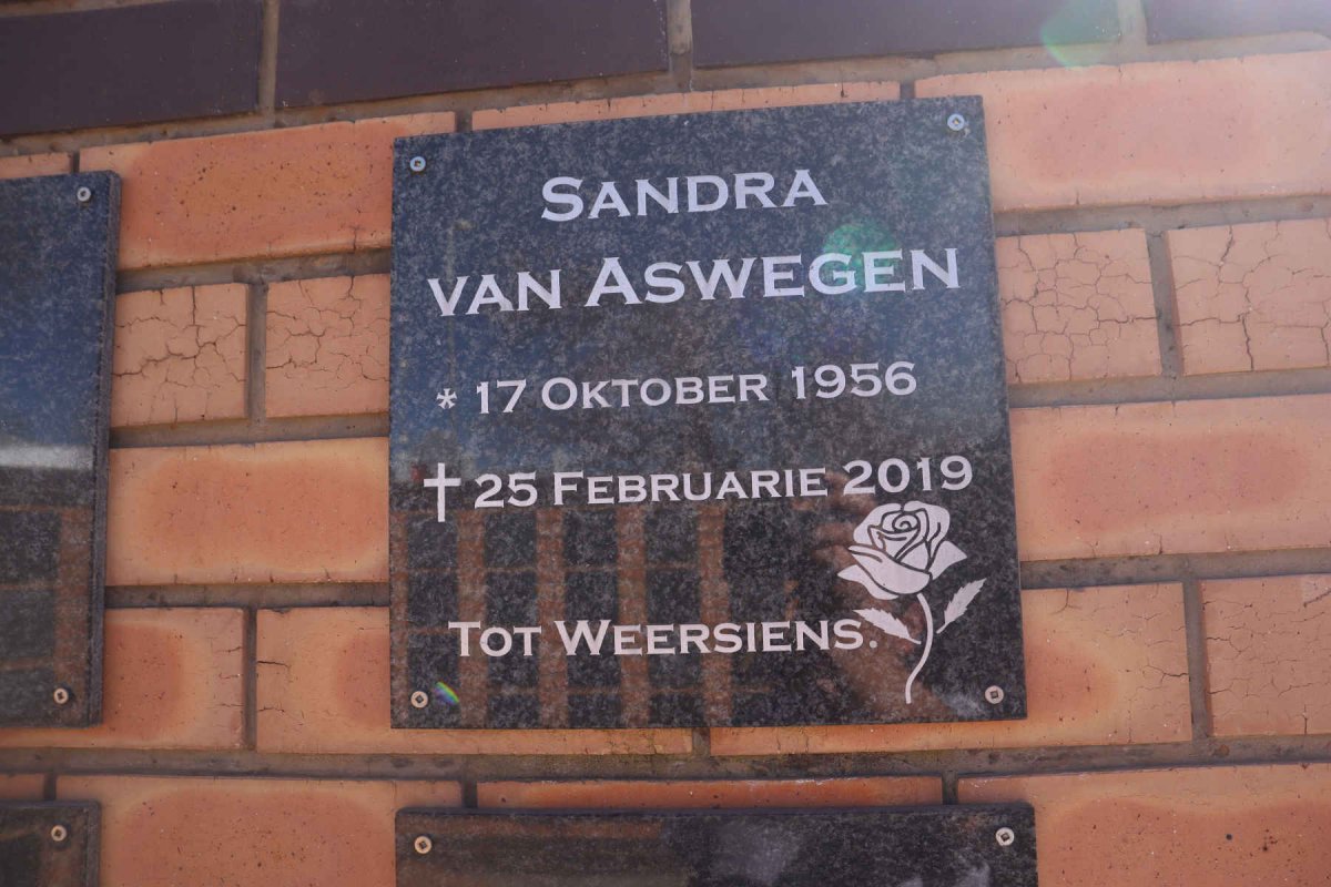 ASWEGEN Sandra, van 1956-2019