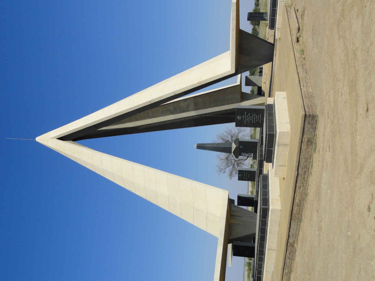 01. Monument