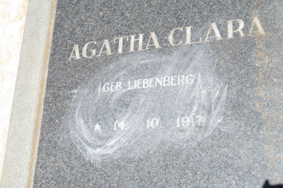 ? Petrus Jacobus 1920-1990 &amp; Agatha Clara LIEBENBERG 1917-