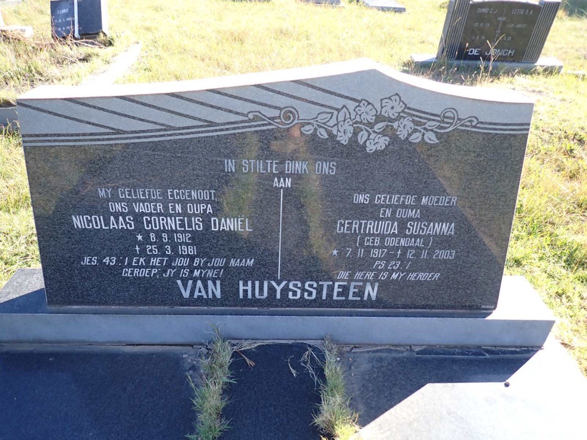 HUYSSTEEN Nicolaas Cornelis Daniël 1912-1981 &amp; Gertruida Susanna ODENDAAL 1917-2003