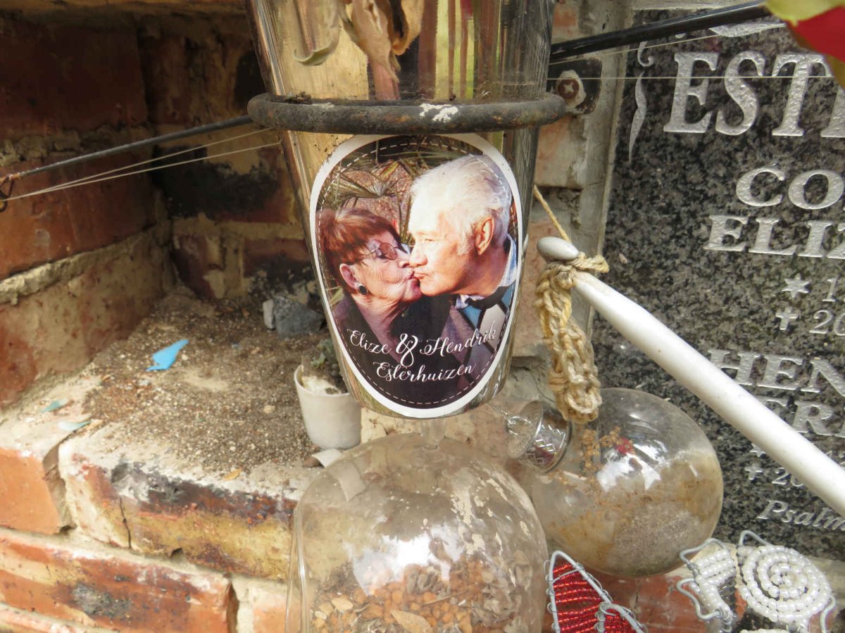 ESTERHUIZEN Hendrik Erens 1942-2018 & Cornelia Elizabeth 1948-2017