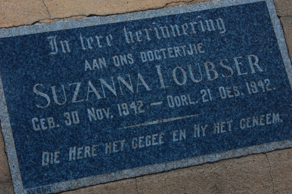 LOUBSER Suzanna 1942-1942